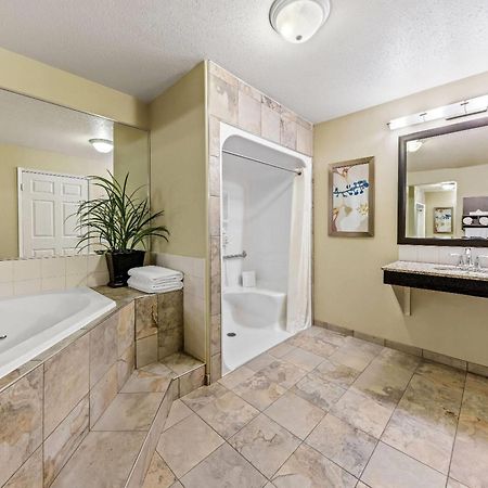 Hotel Wingate By Wyndham Calgary South Extérieur photo