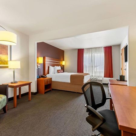 Hotel Wingate By Wyndham Calgary South Extérieur photo