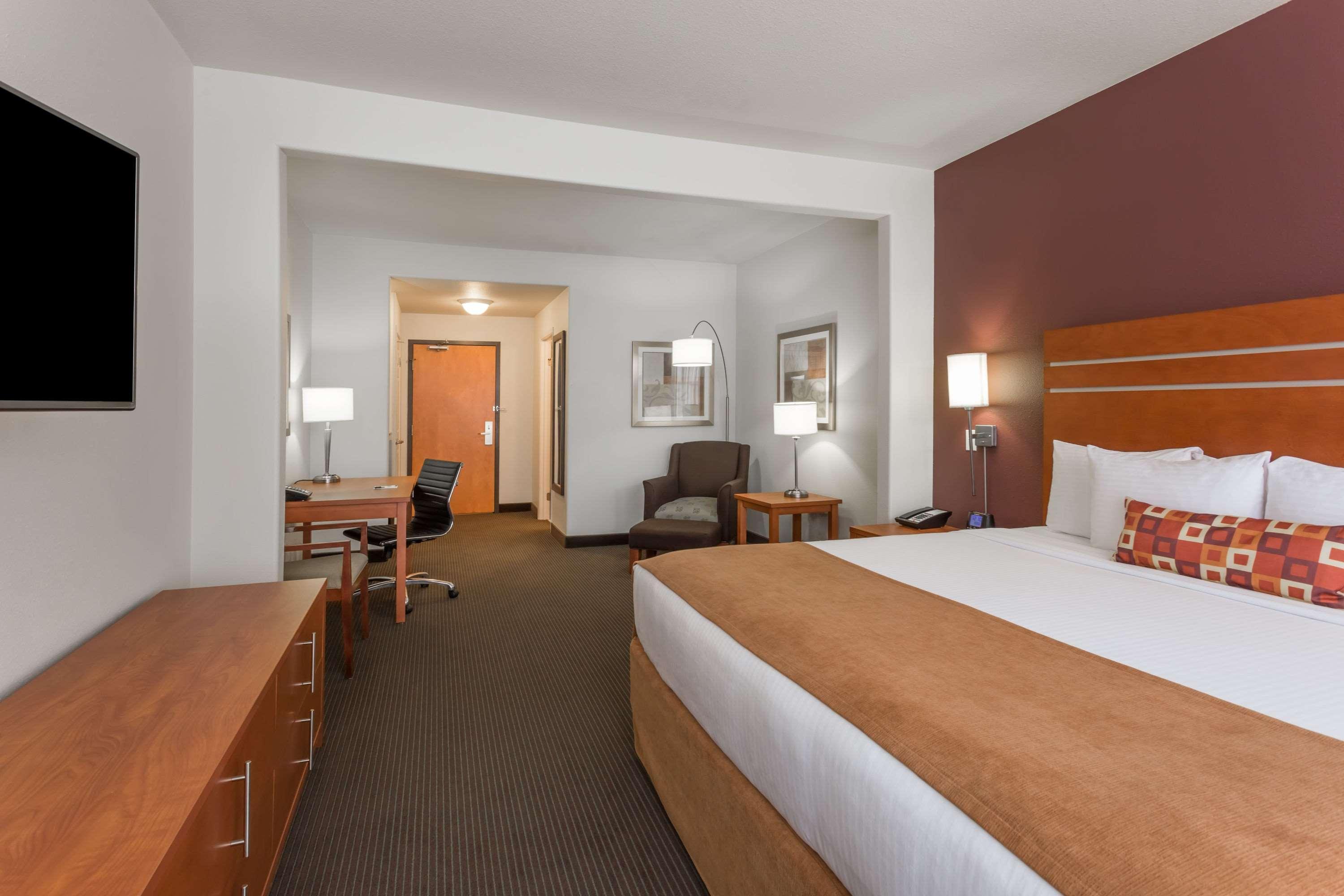 Hotel Wingate By Wyndham Calgary South Extérieur photo