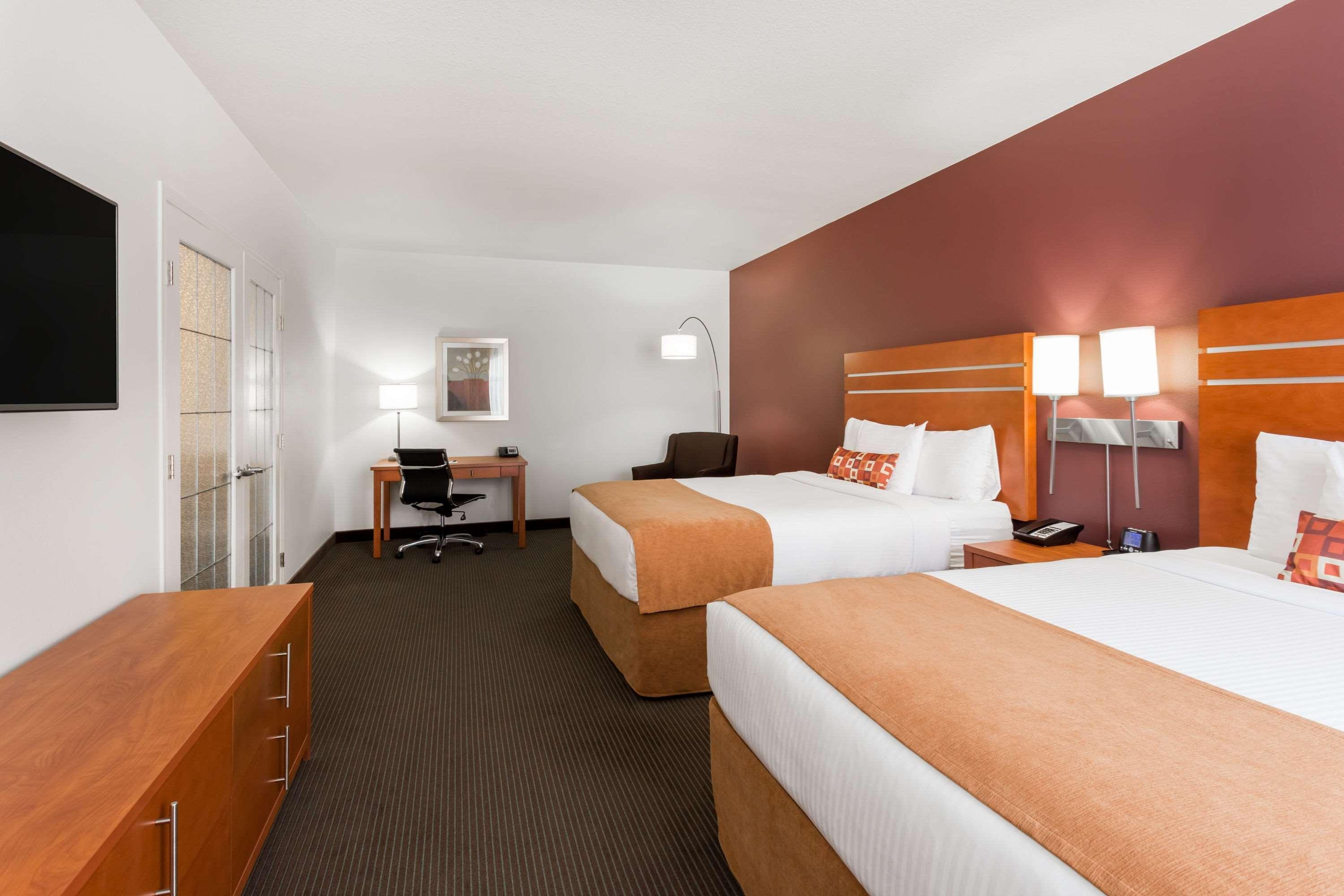 Hotel Wingate By Wyndham Calgary South Extérieur photo