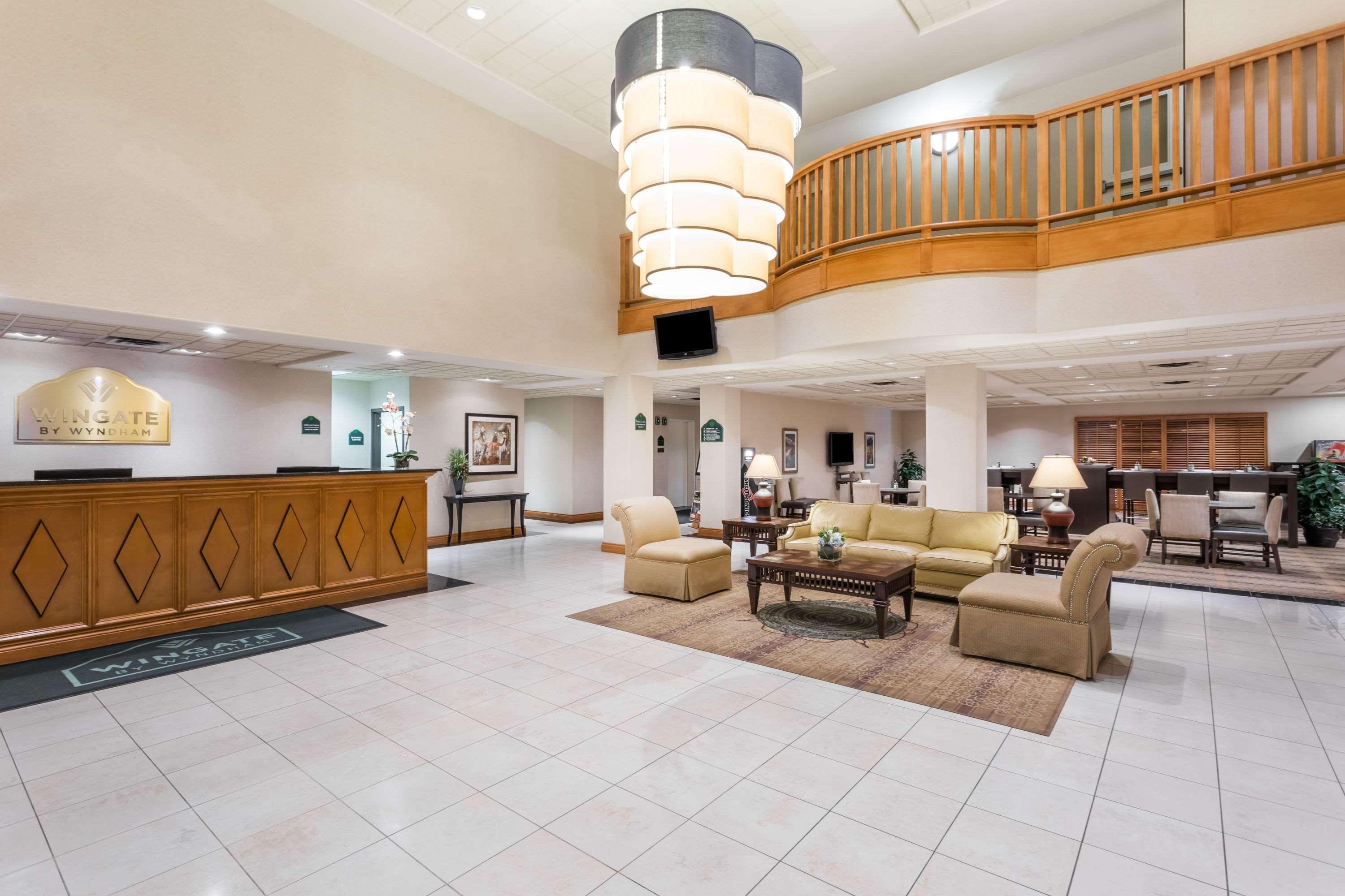 Hotel Wingate By Wyndham Calgary South Extérieur photo