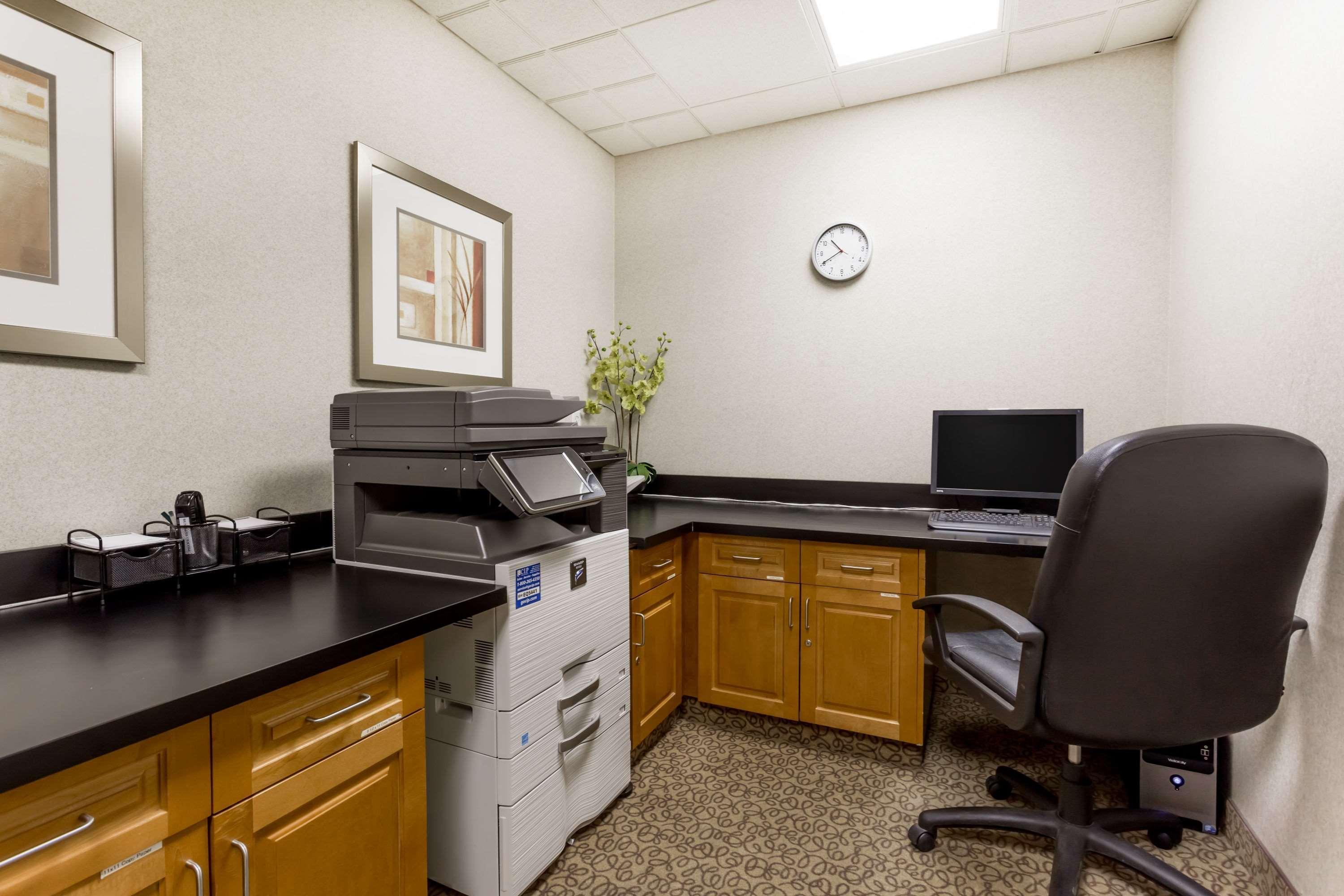 Hotel Wingate By Wyndham Calgary South Extérieur photo
