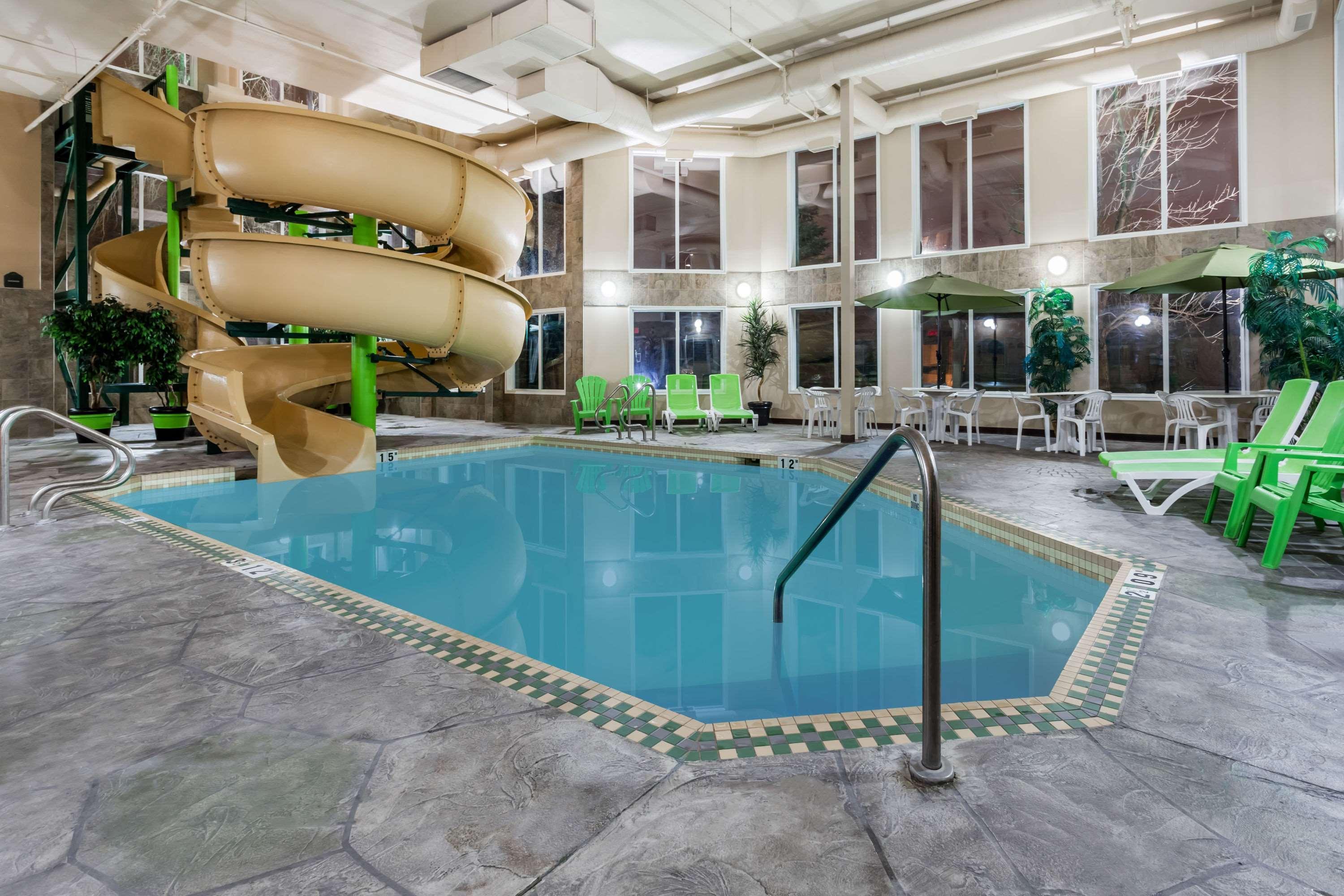 Hotel Wingate By Wyndham Calgary South Extérieur photo