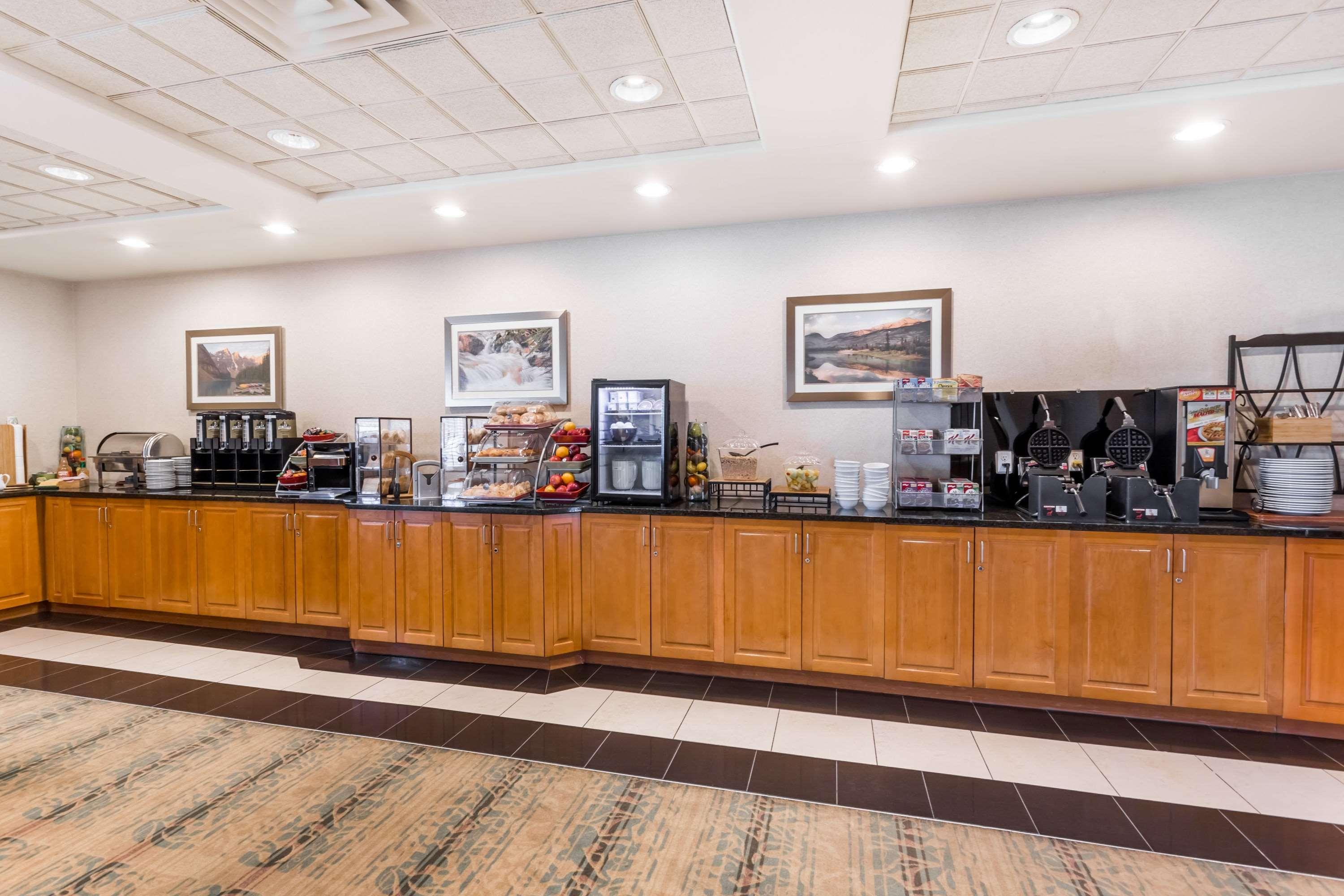 Hotel Wingate By Wyndham Calgary South Extérieur photo