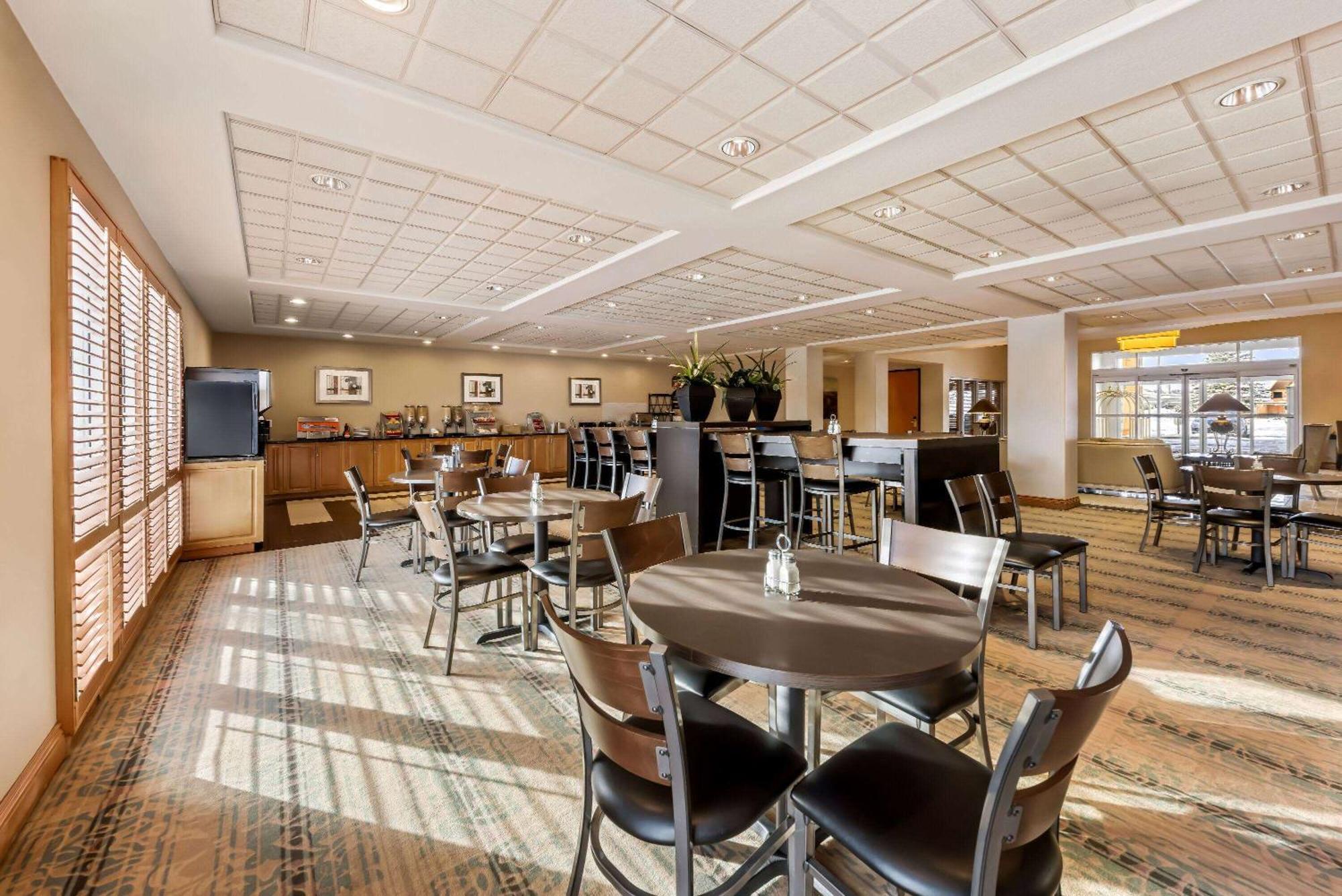Hotel Wingate By Wyndham Calgary South Extérieur photo