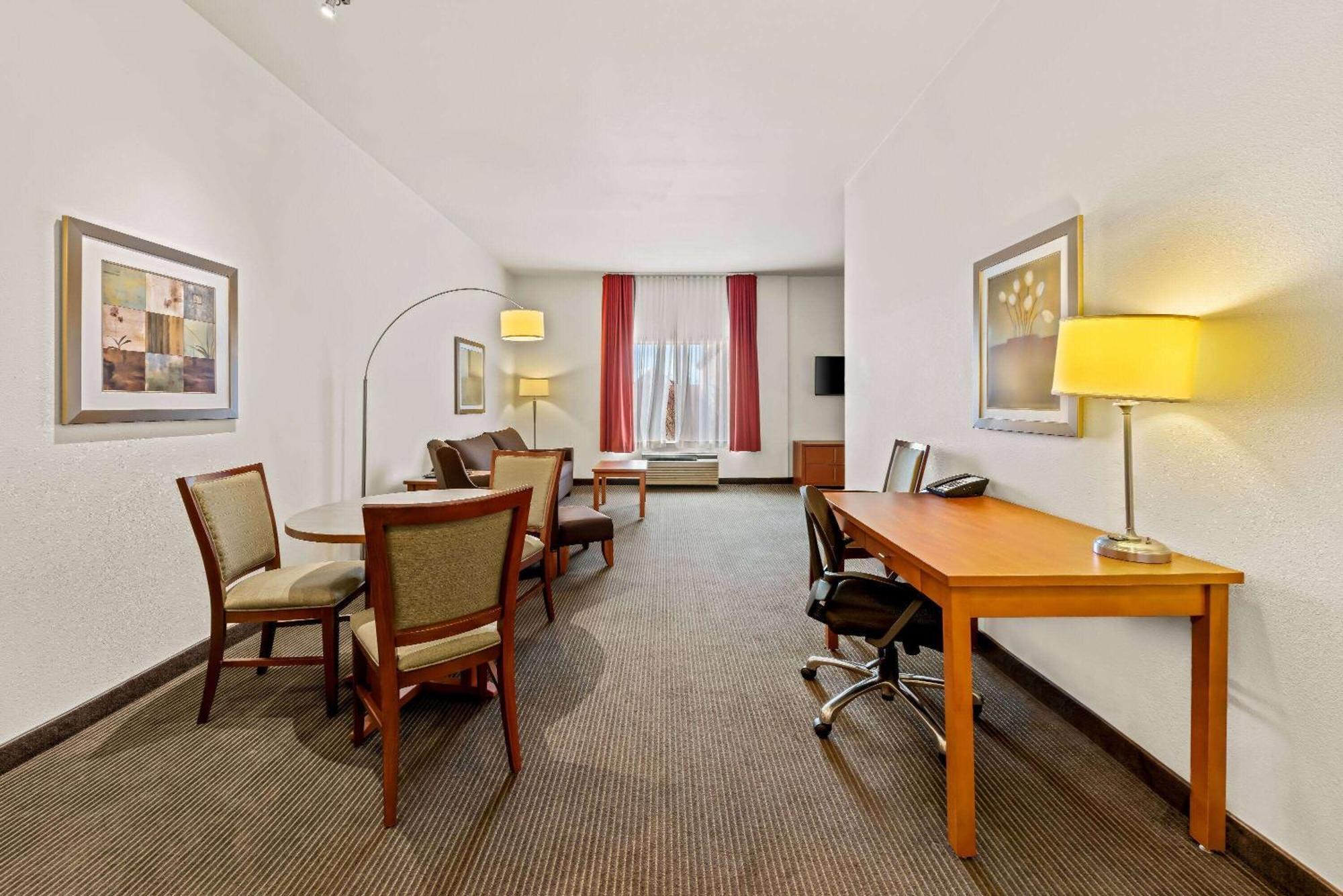 Hotel Wingate By Wyndham Calgary South Extérieur photo