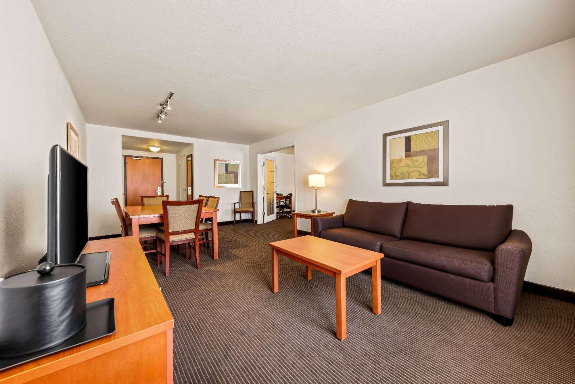 Hotel Wingate By Wyndham Calgary South Extérieur photo