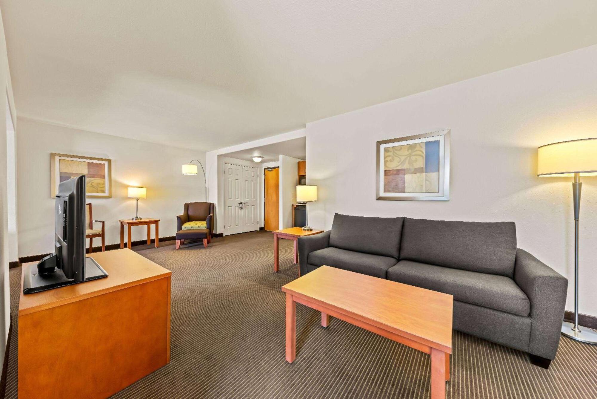 Hotel Wingate By Wyndham Calgary South Extérieur photo