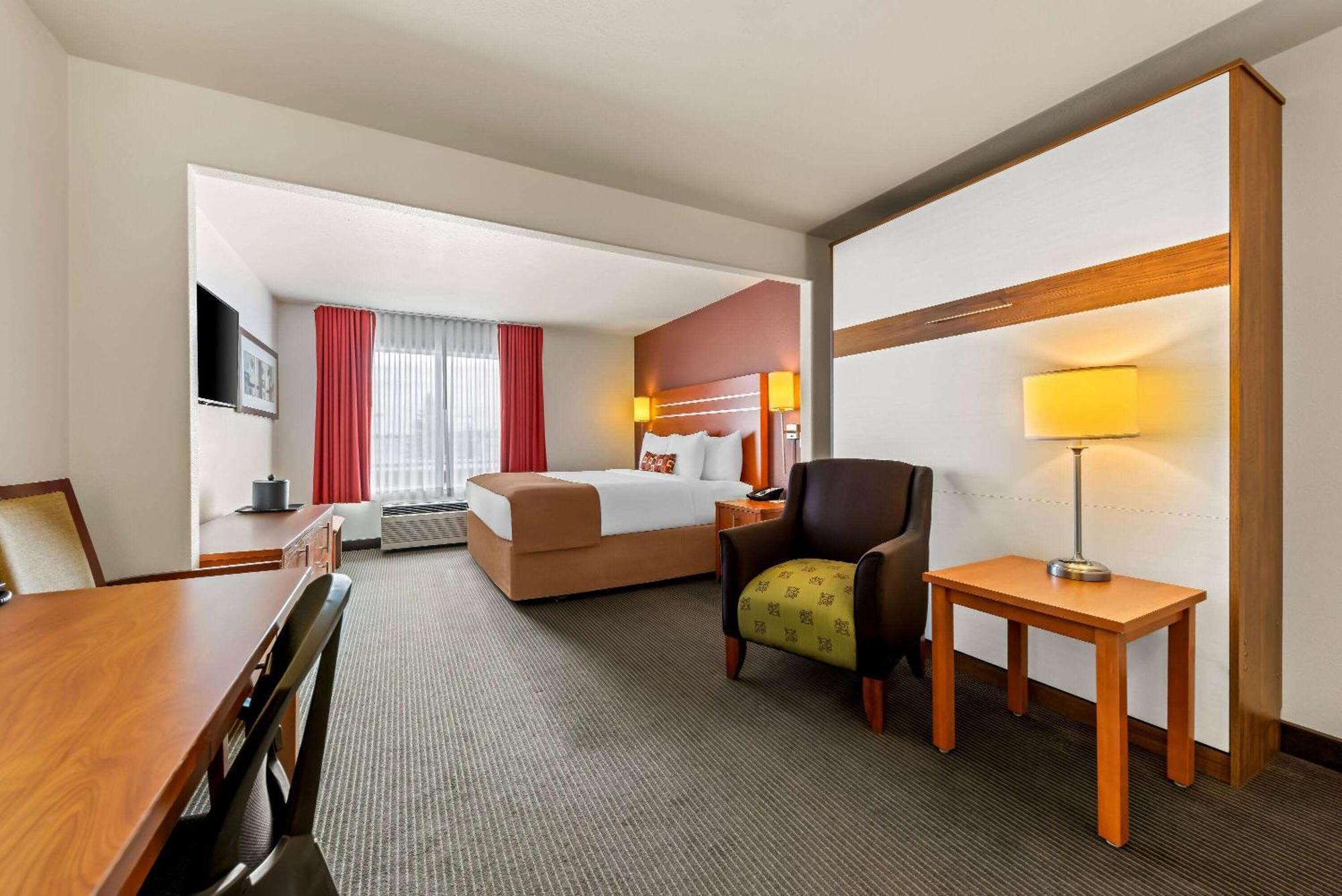 Hotel Wingate By Wyndham Calgary South Extérieur photo