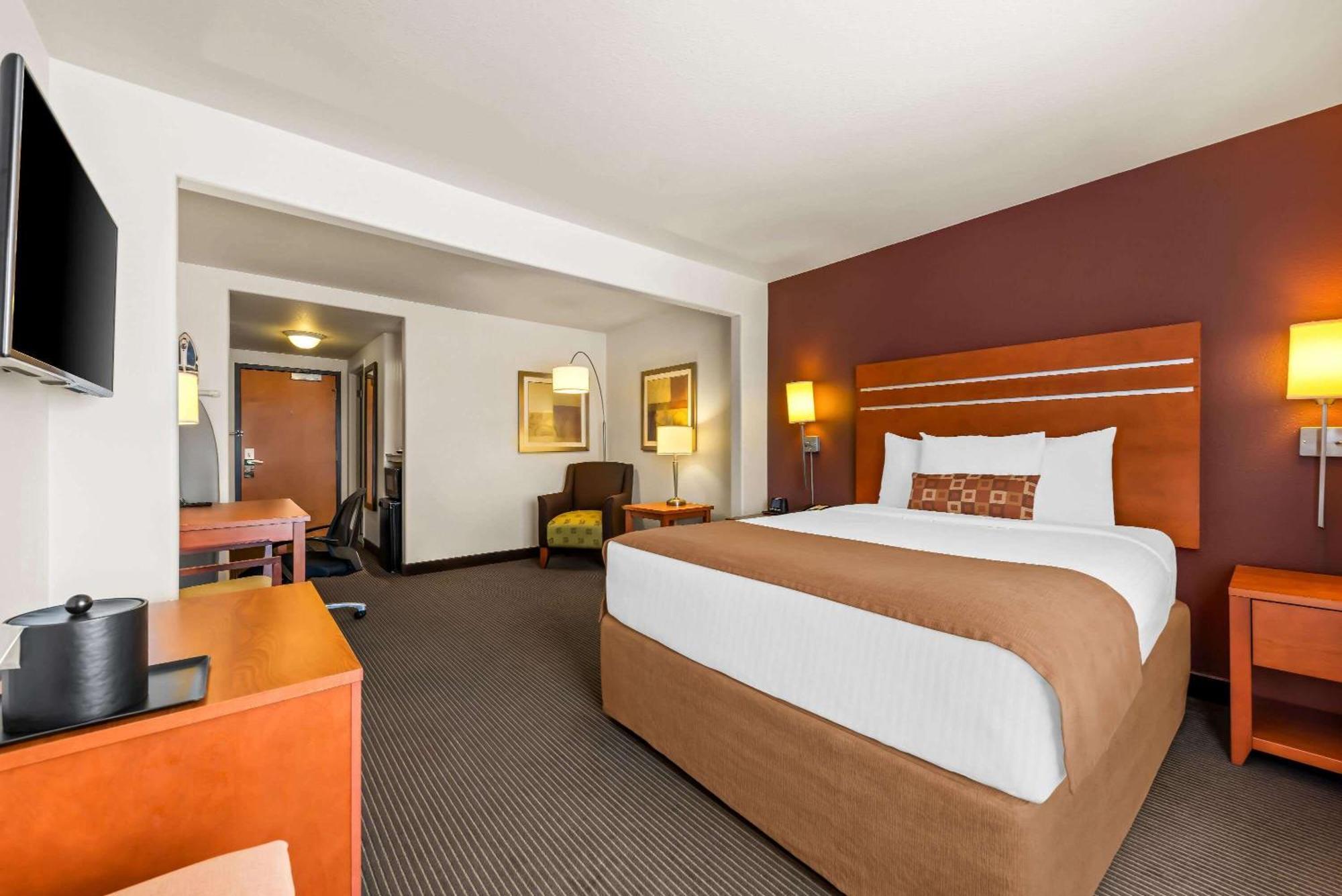 Hotel Wingate By Wyndham Calgary South Extérieur photo