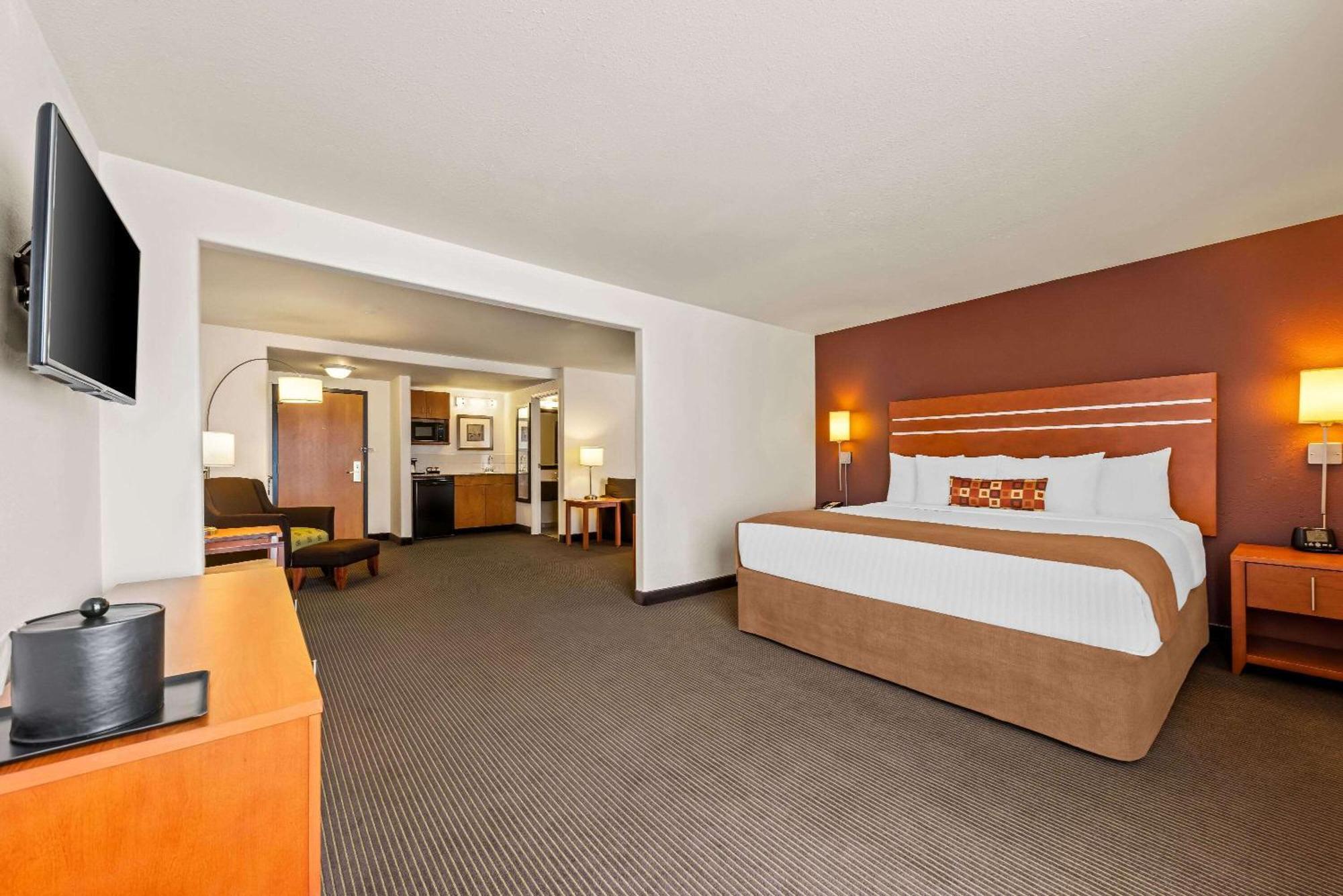 Hotel Wingate By Wyndham Calgary South Extérieur photo