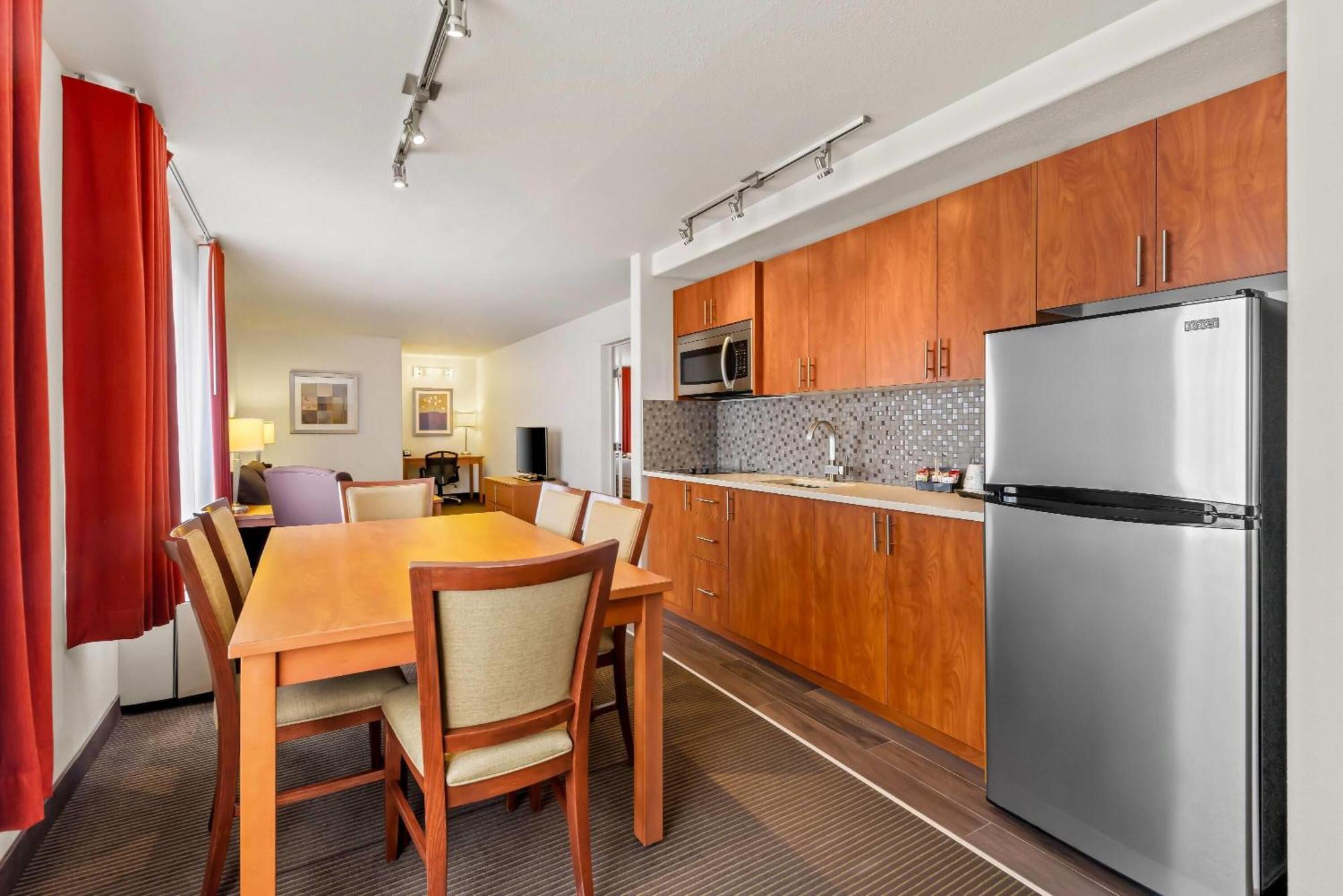 Hotel Wingate By Wyndham Calgary South Extérieur photo