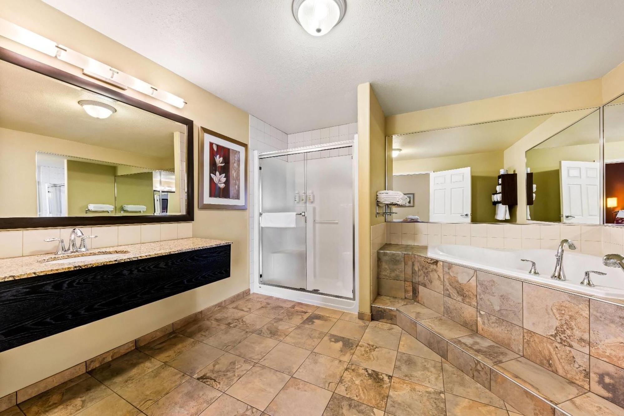 Hotel Wingate By Wyndham Calgary South Extérieur photo